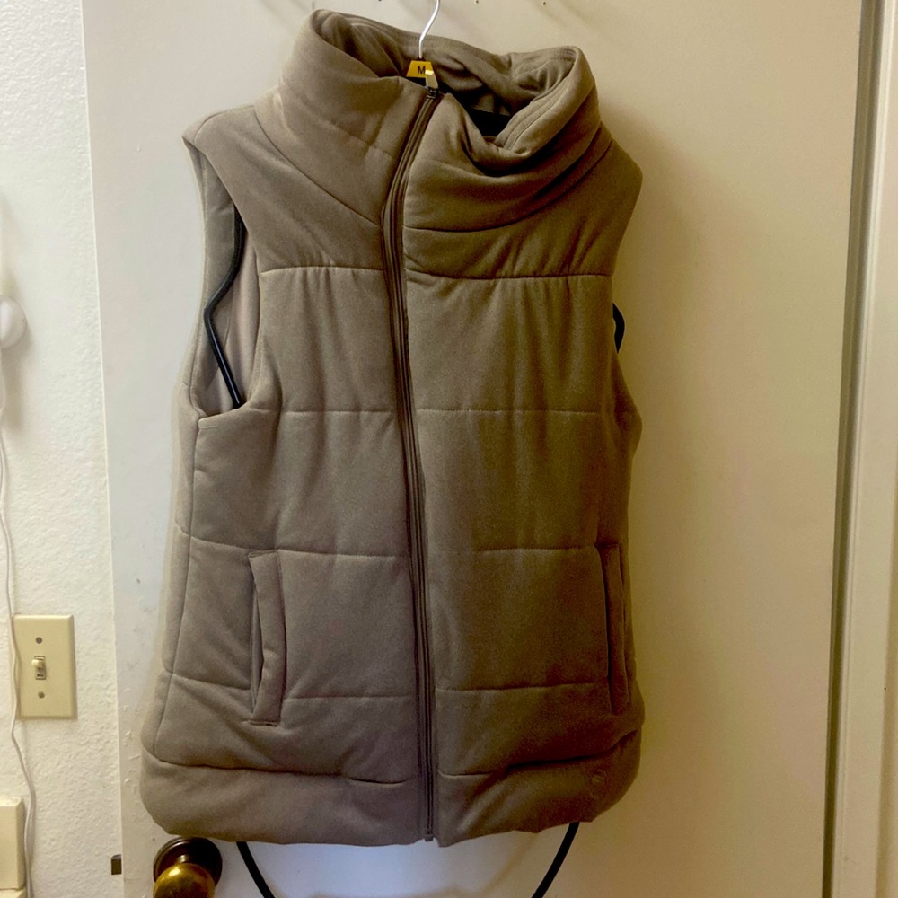 Savvi women’s large puffer vest jacket